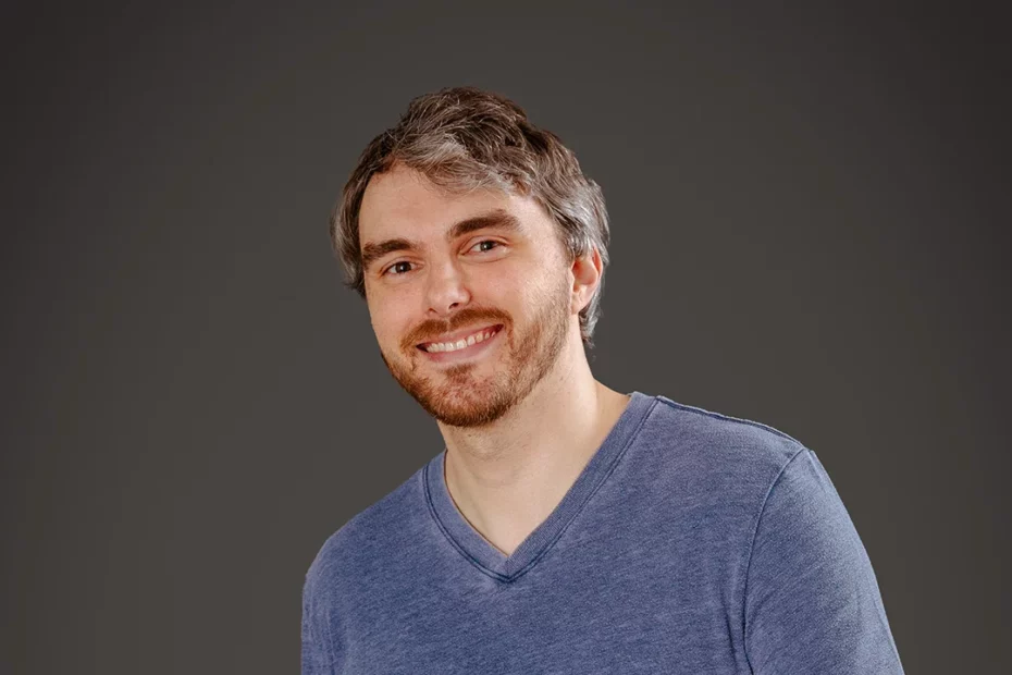 A headshot photo of Andrew Clayton (Atropos)